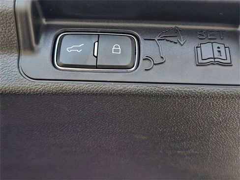 Used 2023 Ford Explorer Limited w/ Limited Technology Package image 9