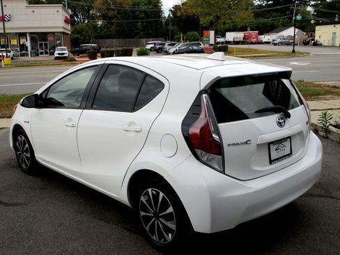 Used 2015 Toyota Prius C Two image 9