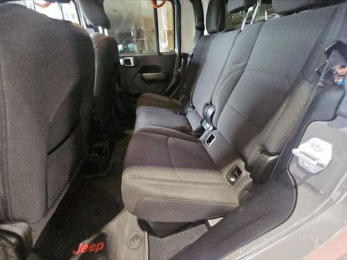 Used 2023 Jeep Gladiator Sport AWD/4WD image 11