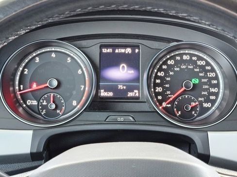 Used 2021 Volkswagen Atlas Cross Sport SE w/ Panoramic Sunroof Package FWD image 19