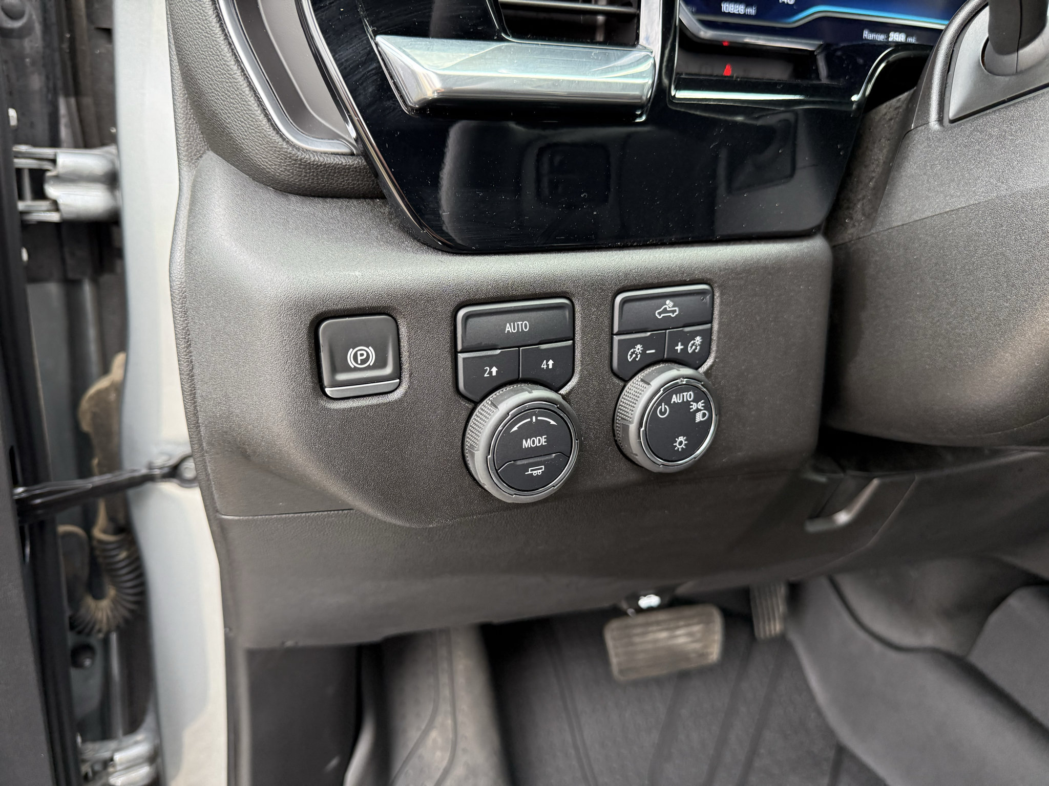 Used 2025 Chevrolet Silverado 1500 LT w/ Protection Package AWD/4WD image 20