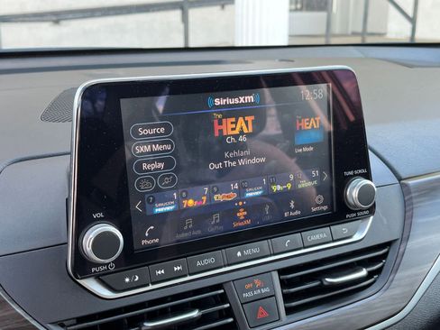 Used 2025 Nissan Altima 2.5 SV image 18