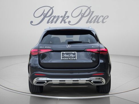Used 2025 Mercedes-Benz GLC 350e 4MATIC image 4