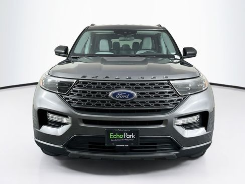 Used 2021 Ford Explorer XLT w/ Equipment Group 202A AWD/4WD image 2