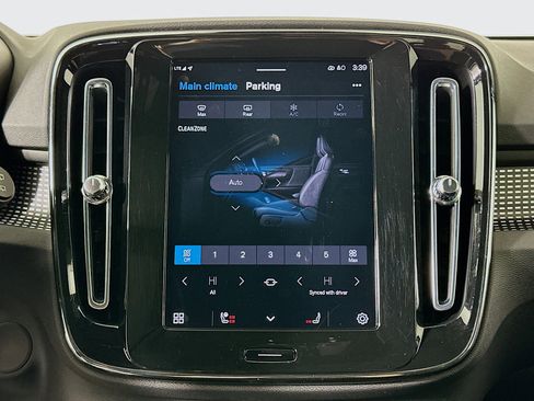 Used 2021 Volvo XC40 P8 Recharge w/ Advanced Package image 24