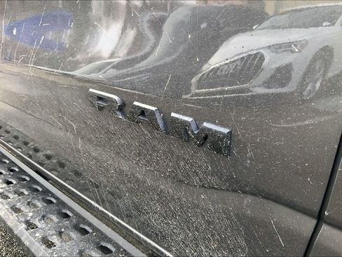 Used 2019 RAM 1500 Laramie image 31