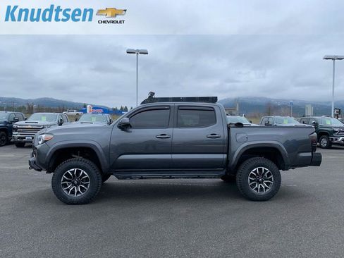 Used 2020 Toyota Tacoma TRD Sport image 4