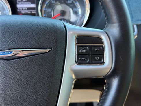 Used 2013 Chrysler Town & Country Touring-L w/ Driver Convenience Group image 30