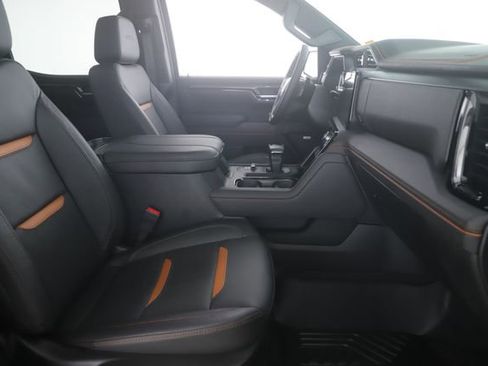 Used 2025 GMC Sierra 1500 AT4 w/ Technology Package AWD/4WD image 33