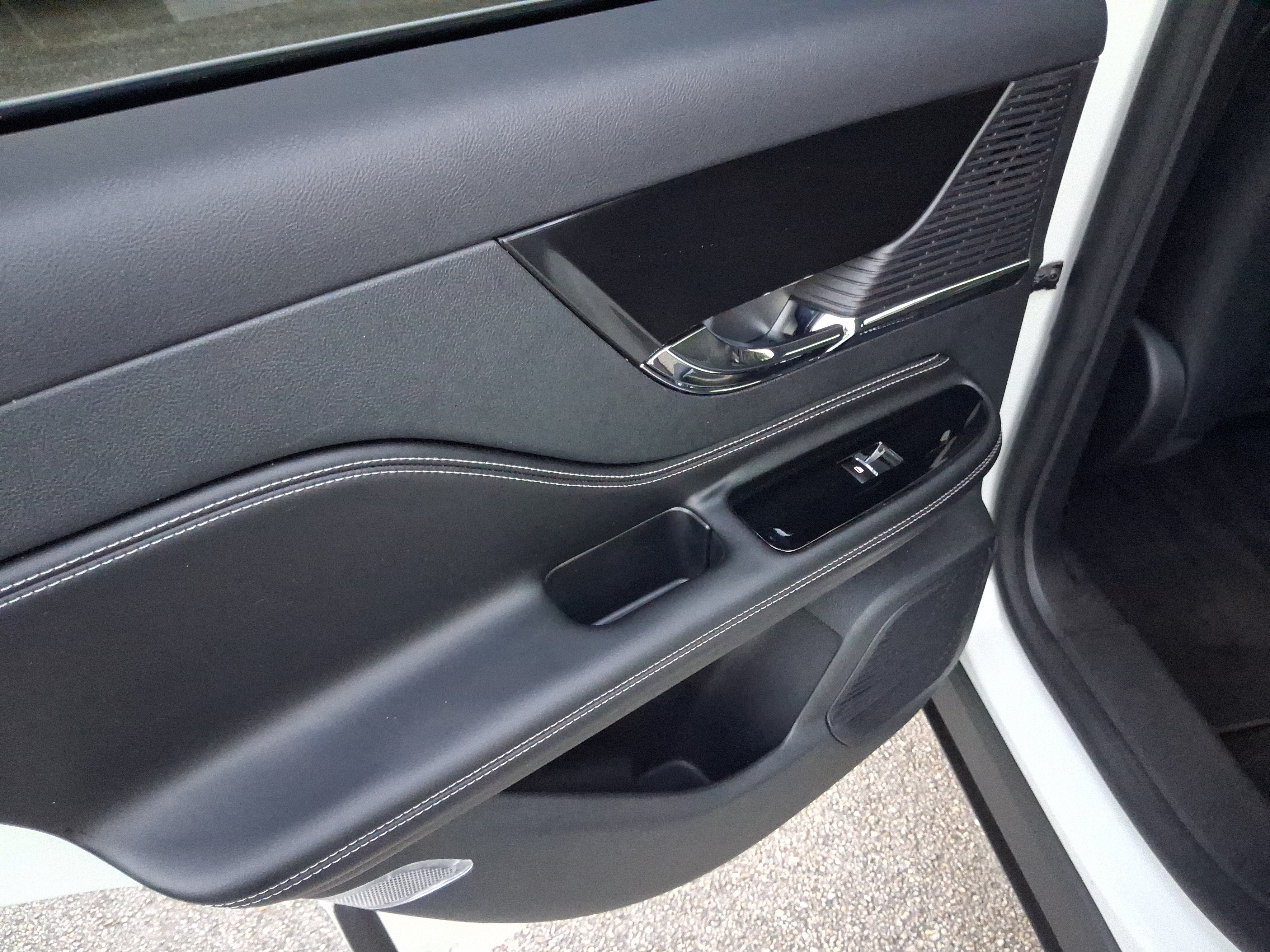 Used 2022 Lincoln Corsair FWD w/ Equipment Group 101A image 9