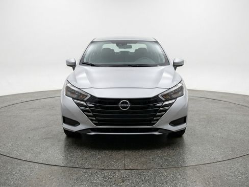 Used 2025 Nissan Versa SV image 2