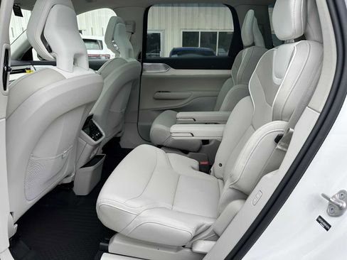 New 2025 Volvo EX90 Ultra image 15