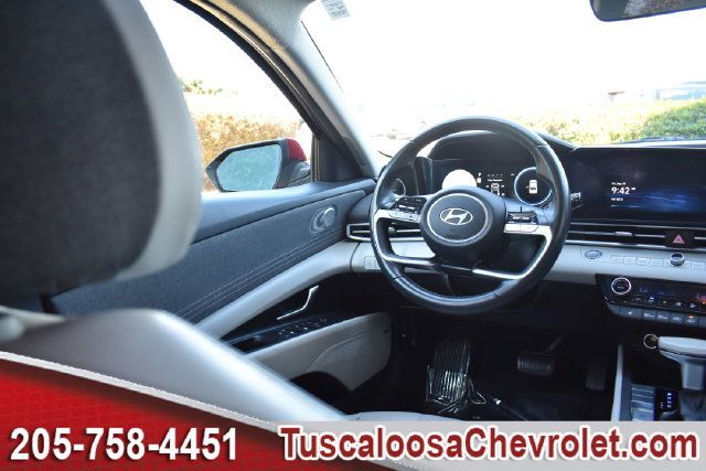 Used 2025 Hyundai Elantra Limited FWD image 28