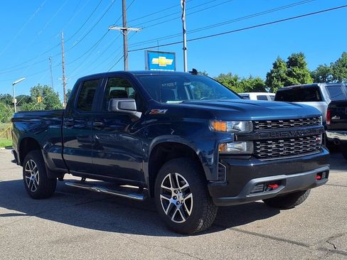 Used 2019 Chevrolet Silverado 1500 Custom Trail Boss w/ Custom Convenience Package AWD/4WD image 3