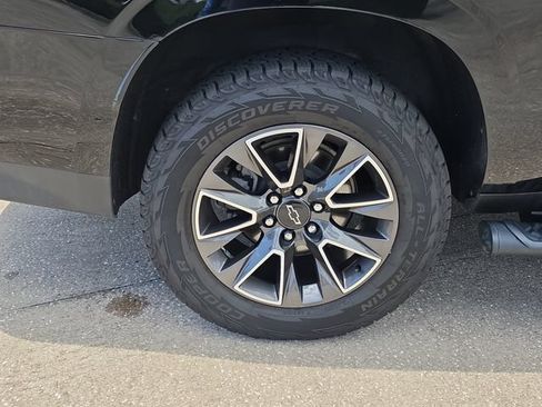 Used 2022 Chevrolet Suburban Z71 w/ Luxury Package AWD/4WD image 5