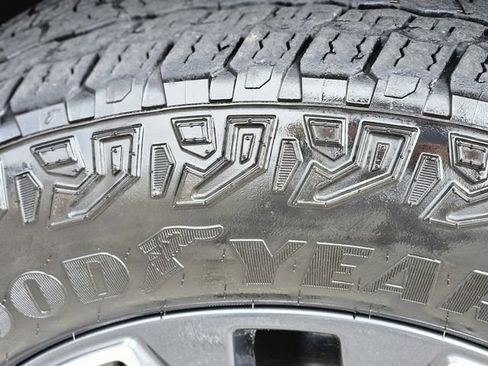 Used 2024 Chevrolet Tahoe Z71 w/ Luxury Package image 11