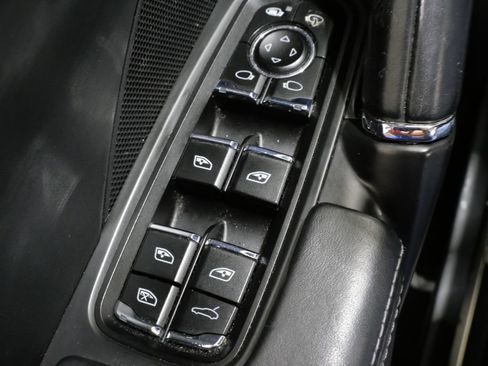 Used 2014 Porsche Cayenne Turbo image 14