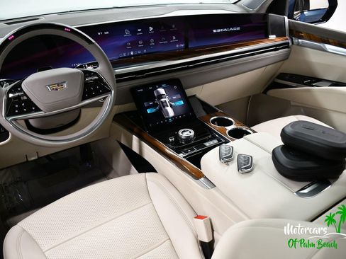Used 2025 Cadillac Escalade Sport Platinum AWD/4WD image 28