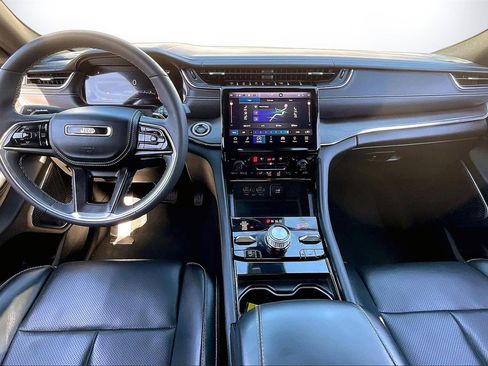 Certified 2023 Jeep Grand Cherokee Overland w/ Luxury Tech Group IV image 16