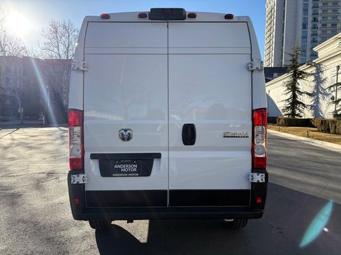 Used 2025 RAM ProMaster 2500 w/ Convenience Group image 9