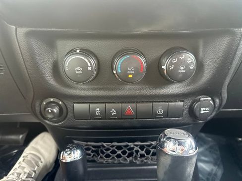 Used 2014 Jeep Wrangler Unlimited Rubicon w/ Connectivity Group AWD/4WD image 19