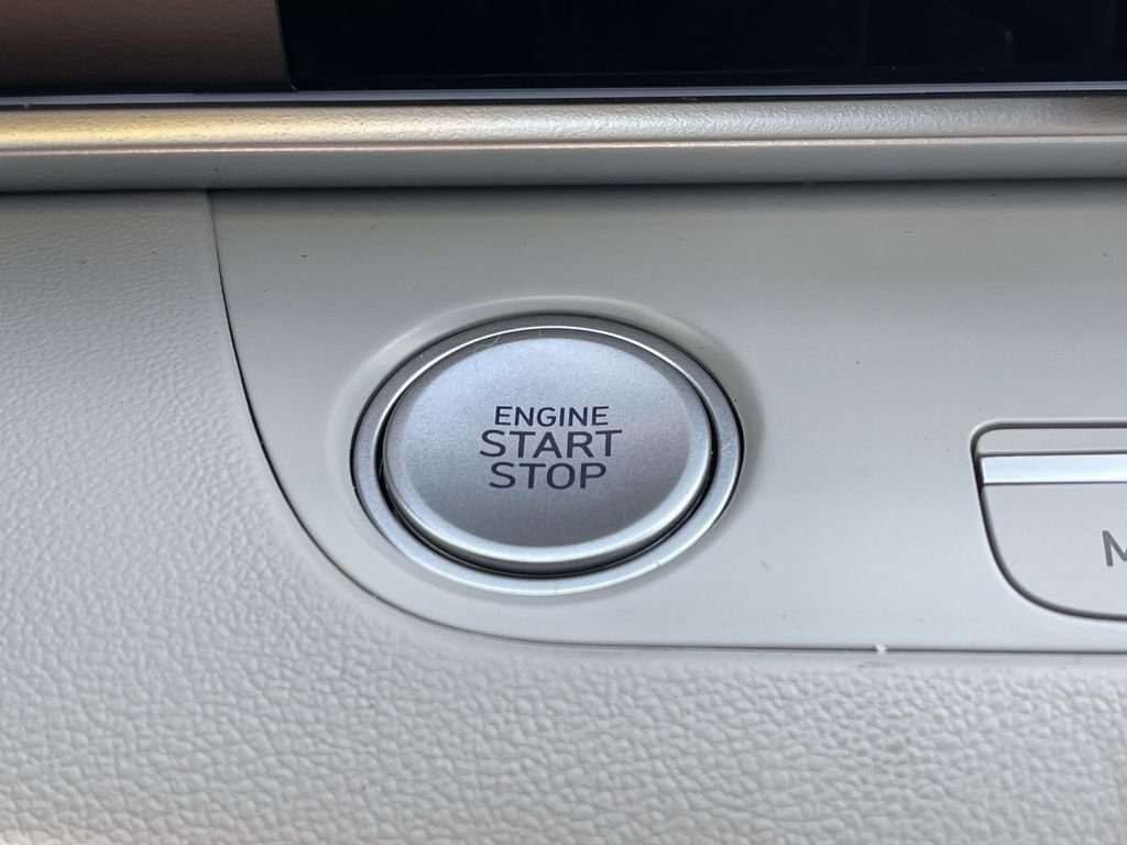 Used 2024 Hyundai Elantra Limited FWD image 31