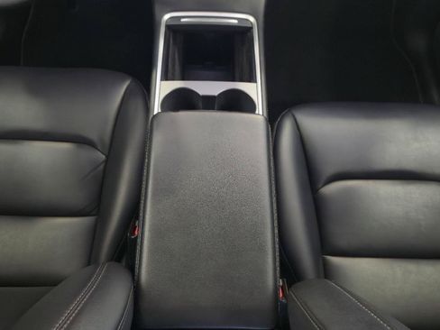Used 2022 Tesla Model Y Performance AWD/4WD image 17