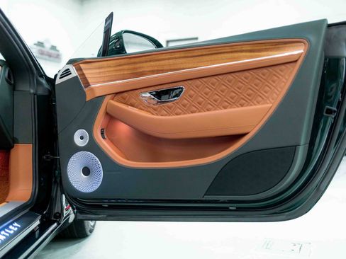 Used 2022 Bentley Continental GT V8 image 46