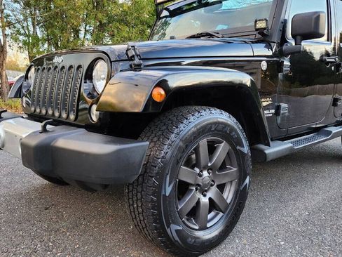 Used 2015 Jeep Wrangler Unlimited Sahara AWD/4WD image 8