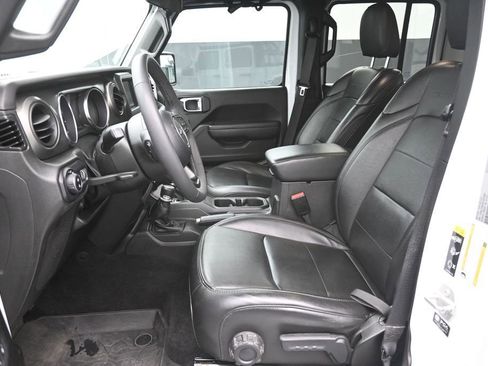Used 2023 Jeep Gladiator Sport AWD/4WD image 18