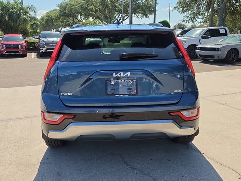 Certified 2024 Kia Niro EX Touring FWD image 7