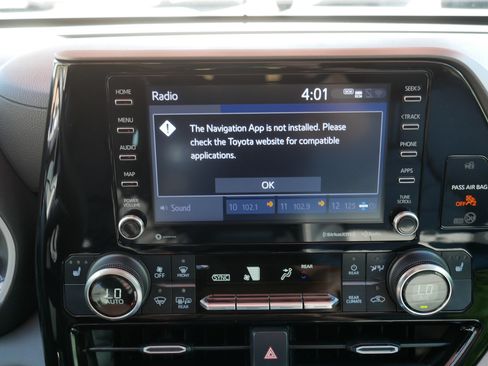 Used 2022 Toyota Highlander XLE AWD/4WD image 30