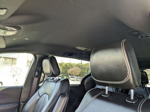 Used 2025 Chrysler Pacifica Select image 22