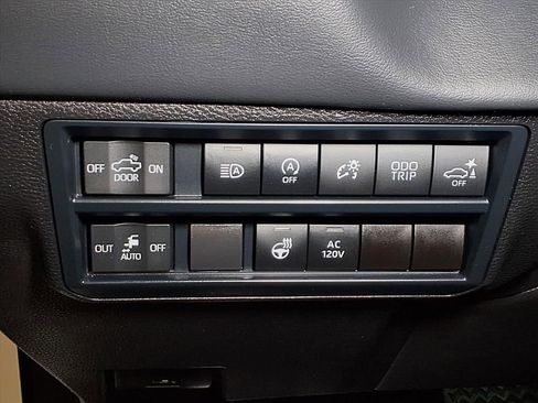 Used 2025 Toyota Tundra Platinum AWD/4WD image 22