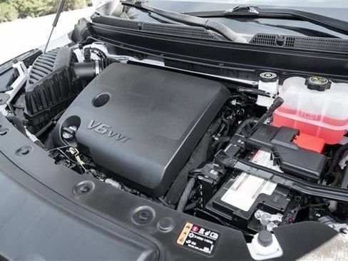 Used 2023 Buick Enclave Essence w/ LPO, Touring Package image 13