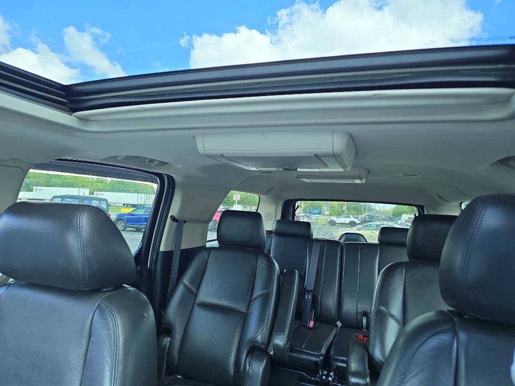Used 2012 Cadillac Escalade ESV Luxury AWD/4WD image 29