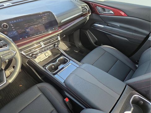 Used 2026 Chevrolet Traverse Z71 w/ Driver Confidence Package image 10