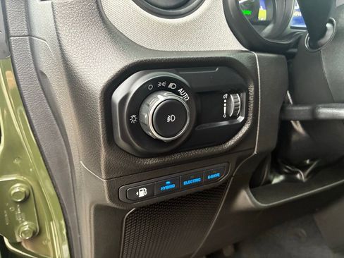 Used 2024 Jeep Wrangler Unlimited AWD/4WD image 14