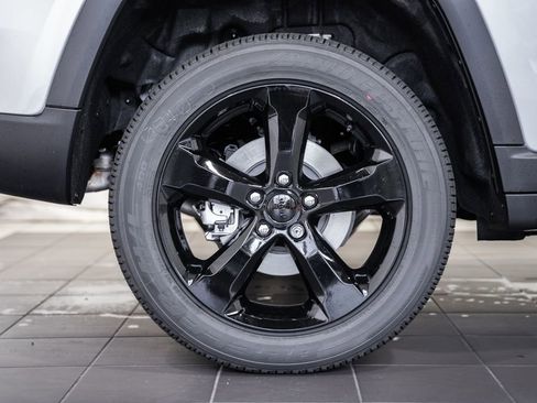 New 2025 Jeep Grand Cherokee Altitude image 16