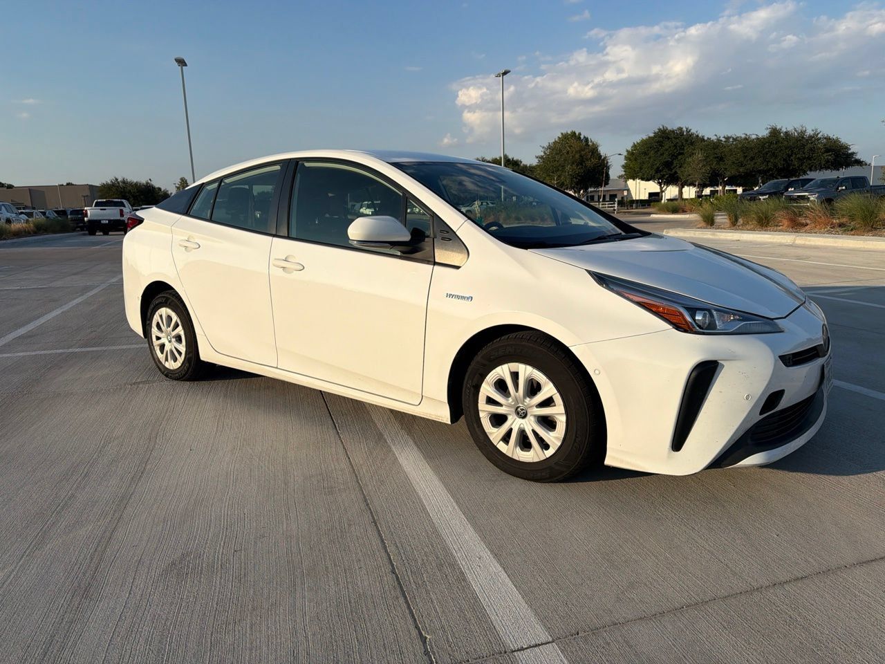 Used 2022 Toyota Prius LE FWD image 4
