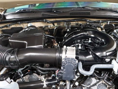 Used 2019 Toyota Tacoma TRD Sport image 32