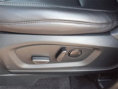 Certified 2023 Ford Explorer XLT w/ Equipment Group 202A image 5