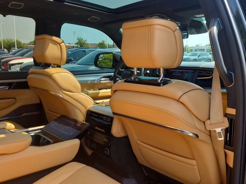 Used 2022 Jeep Grand Wagoneer Series III AWD/4WD image 22