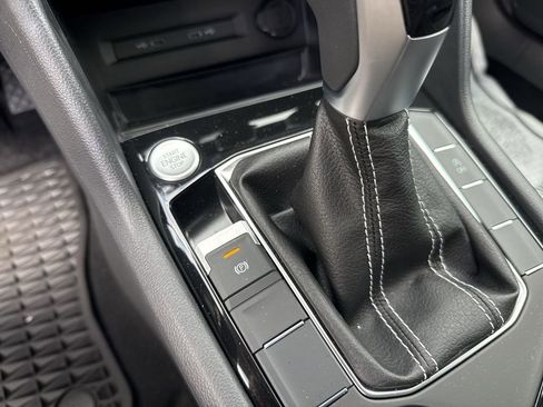 New 2024 Volkswagen Taos SE image 30