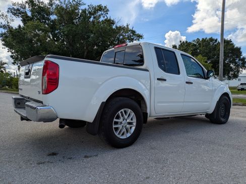 Used 2021 Nissan Frontier SV RWD image 4