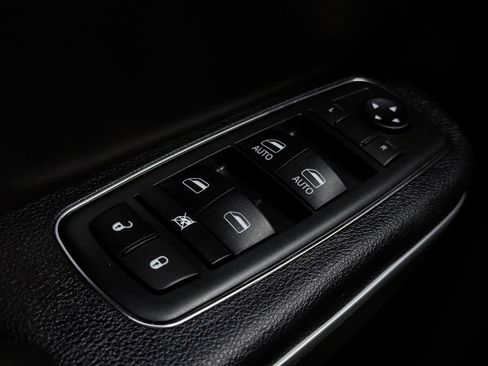 Used 2019 Chrysler 300 Touring L w/ Quick Order Package 22F image 49