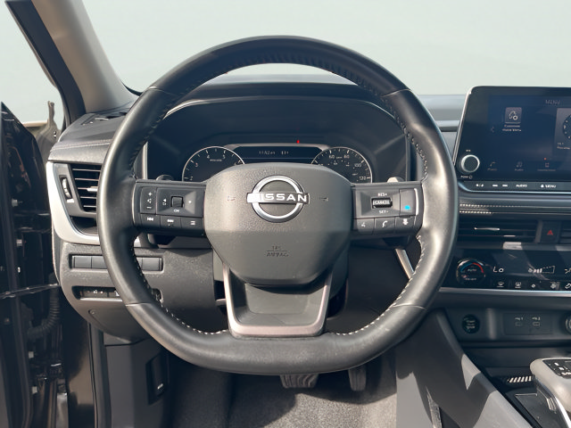 Used 2025 Nissan Rogue SV AWD/4WD image 18