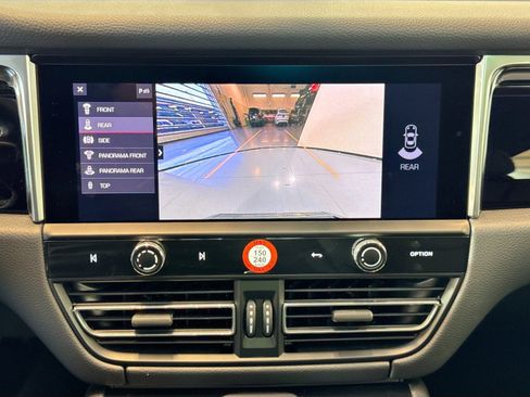 Used 2024 Porsche Macan image 17