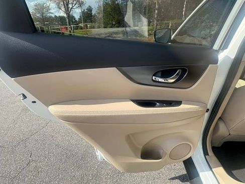 Used 2015 Nissan Rogue SV image 13