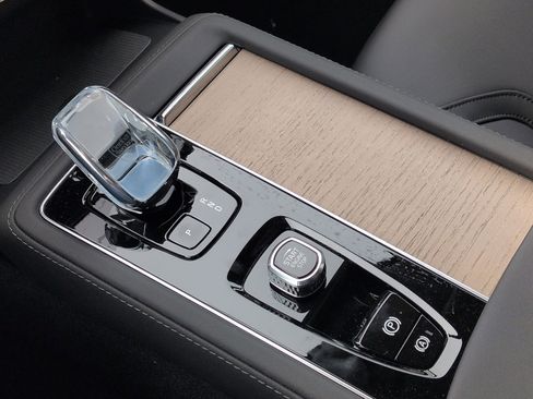 New 2026 Volvo XC90 B5 Core AWD/4WD image 13